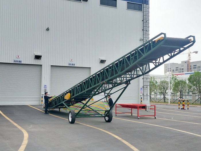 移動式輸送機